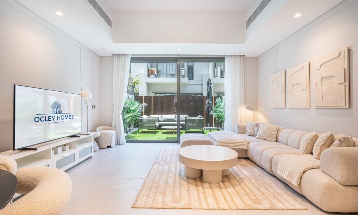 Dubai Apartment | Lovely Duplex Townhouse minutes from Downtown