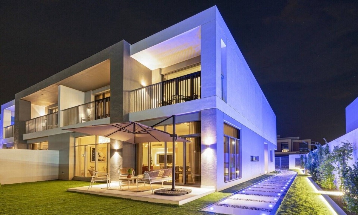 Dubai House | Luxe 6BR Semi-Detached Villa Steps from the Lagoon
