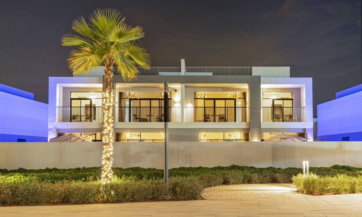 Dubai House | Luxe 6BR Semi-Detached Villa Steps from the Lagoon