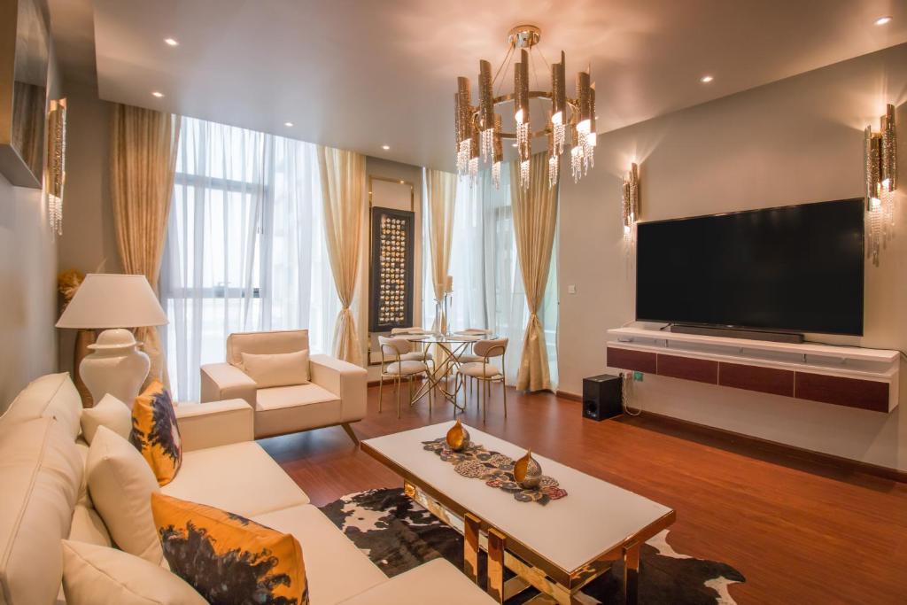 Dubai Apartment | Luxurious 2BR - Fully Upgraded - High-end facilities