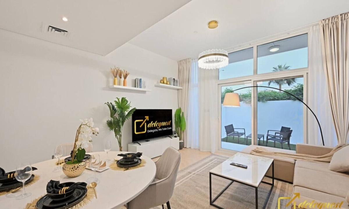 Dubai House | Luxurious 3BR Villa Getaway in DH2 by Deleguest