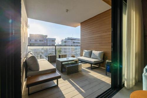 Ra'ananna Apartment | Luxurious Central Raanana Flat with Terrace