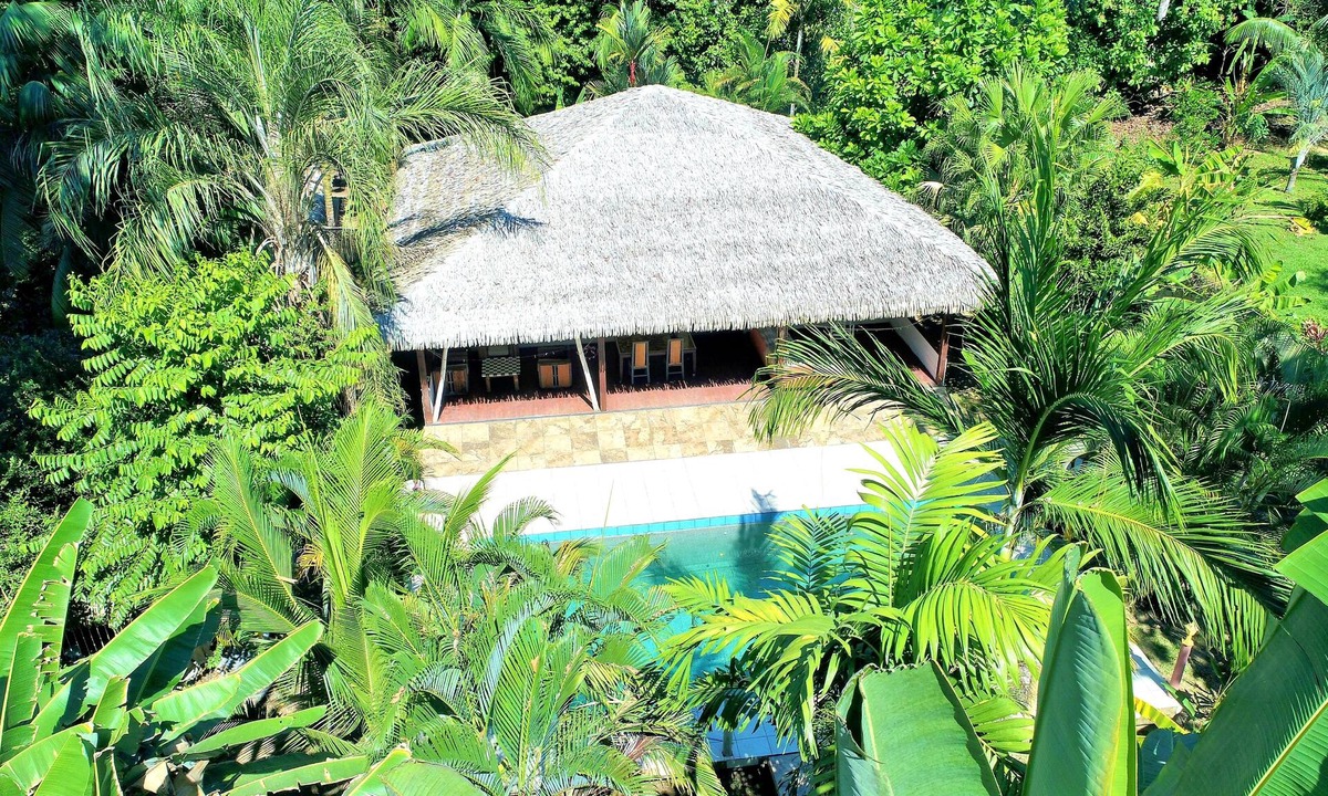 Ojochal House | Luxurious Three Bedroom at Casa Azul Rio!
