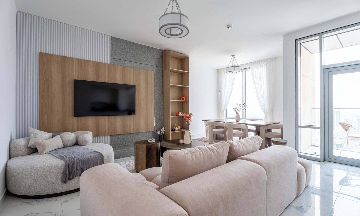 Business Bay Apartment | Luxury 2BR with Canal & Pool View Nr Downtown