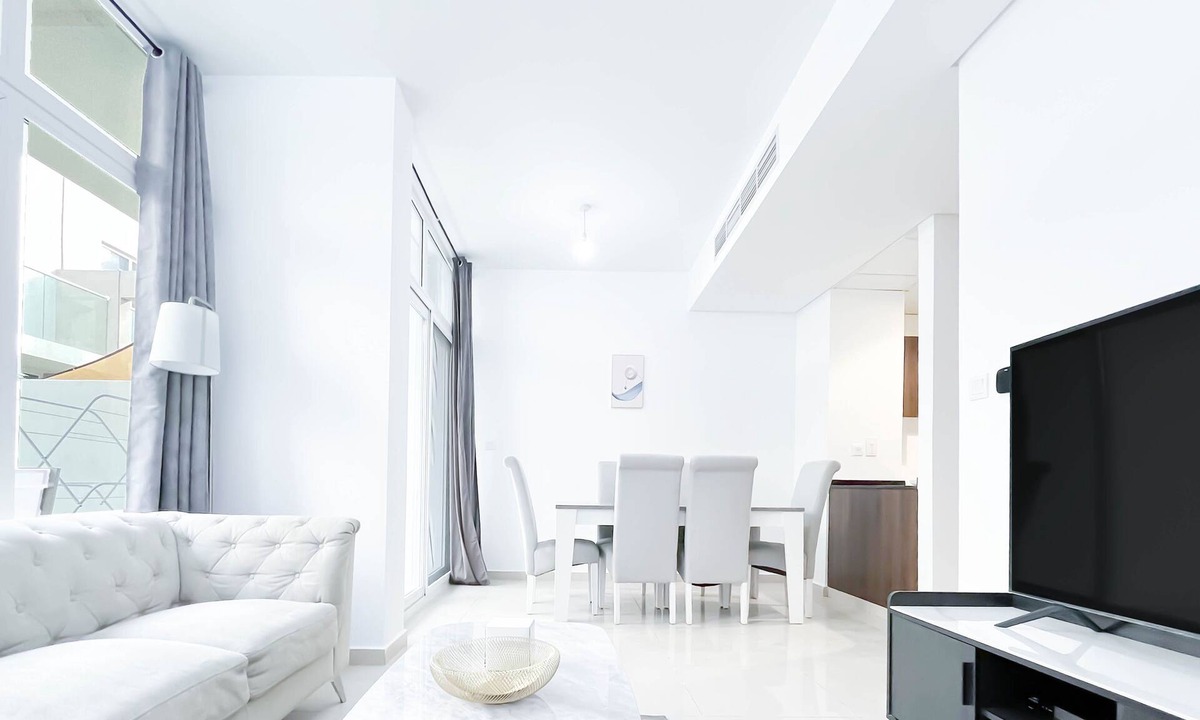 Dubai Apartment | Luxury 3-Bedroom Duplex in Damac Hills & balcony