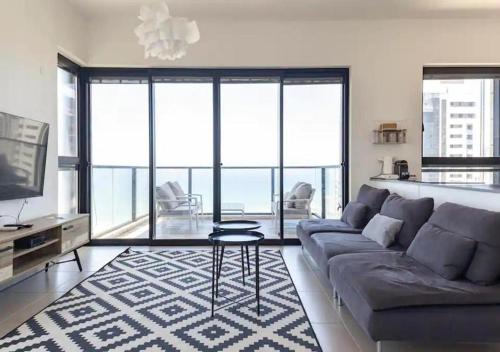 Bat Yam Apartment | Luxury Apt Tower l Sea View Bat Yam l Mamad