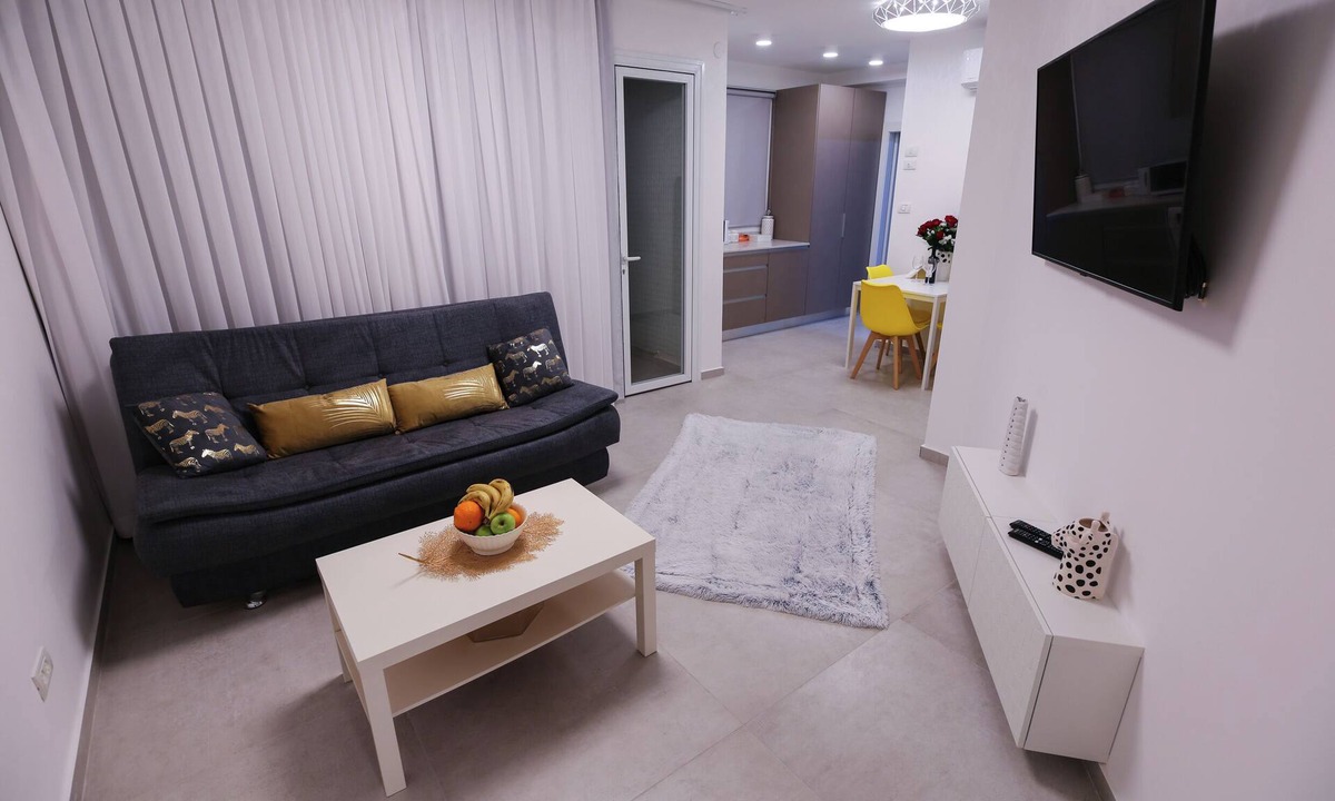 Bat Yam Apartment | Luxury Boutique Apartment with Balcony By the Sea