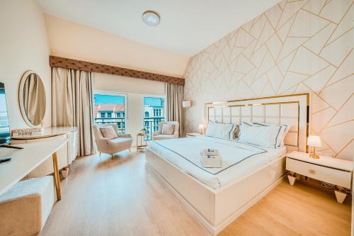 Madinat Zayed Apartment | Luxury Escapes Bright & Spacious 1BR in Discovery Gardens