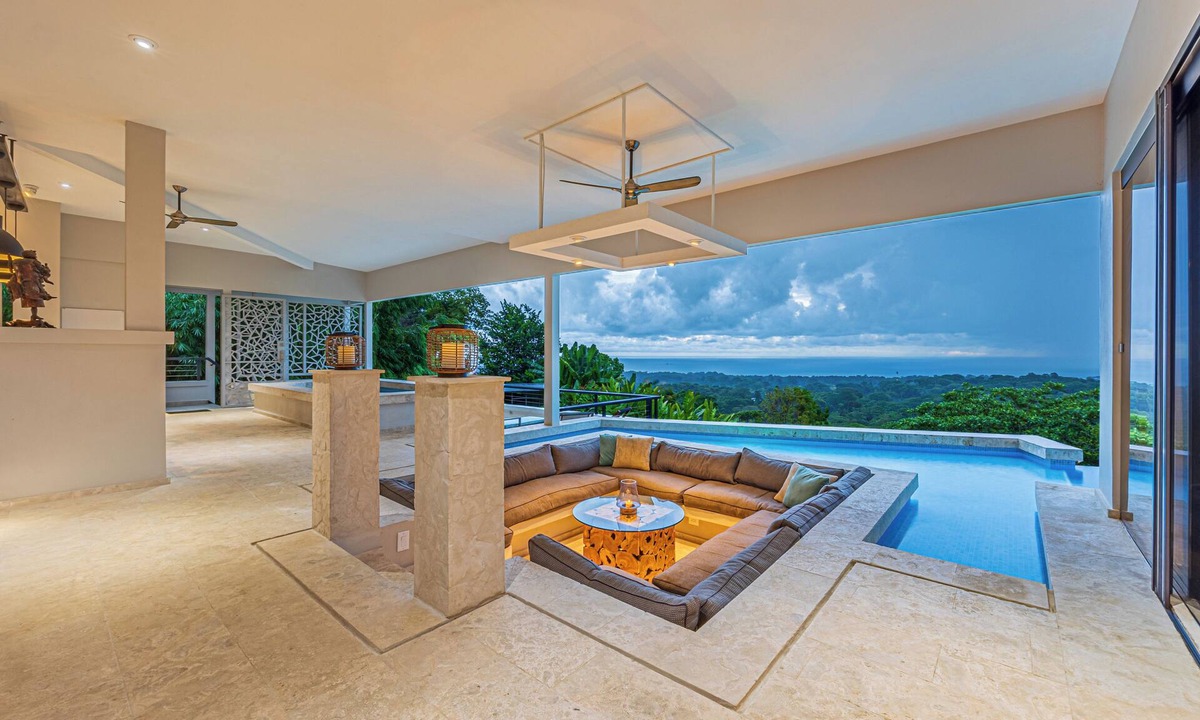 Ballena Villa | Luxury Ocean-View Villa 6 bdrm Sleeps 14 Infinity Pool, Spa, Gameroom & Full A/C