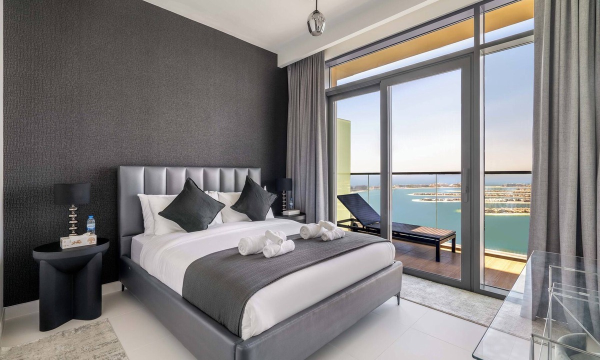 Dubai Marina Apartment | Luxury Penthouse Retreat - Private Beach, Breathtaking Palm and Marina Views