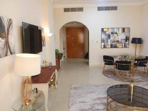 Al Majaz Apartment | Luxury Royal 3-Bedroom Apartment with Garden View opposite to Safiya Park