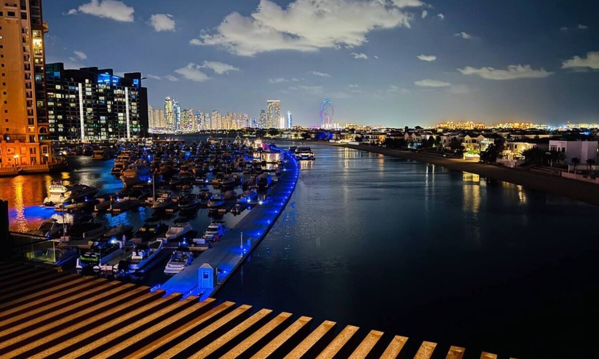 Deira Apartment | Luxury Studio with full sea view in Palm Jumeirah - steps from the mall & beach.