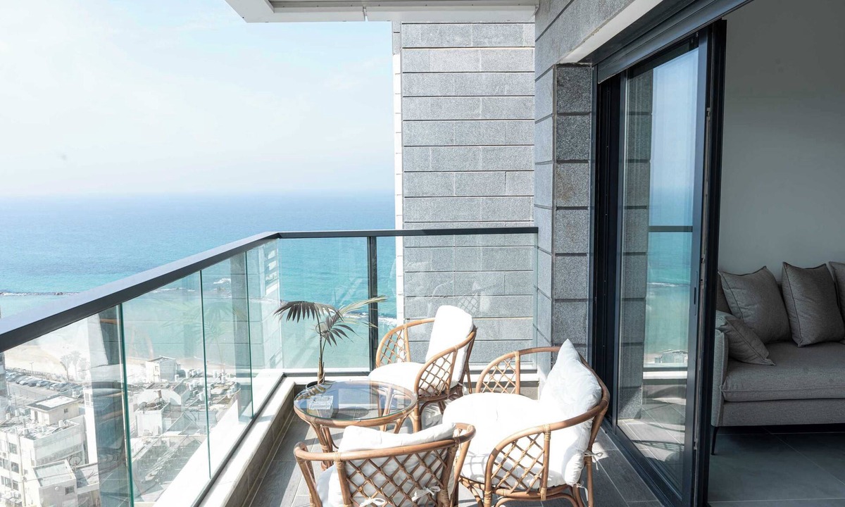 Bat Yam Apartment | Luxury Tower 4BR – Panoramic Sea Views | Mamad