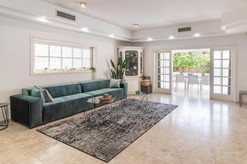 Rishon LeTsiyon Villa | Luxury Villa 6BR with Swimming Pool by Beach - Villa Costa