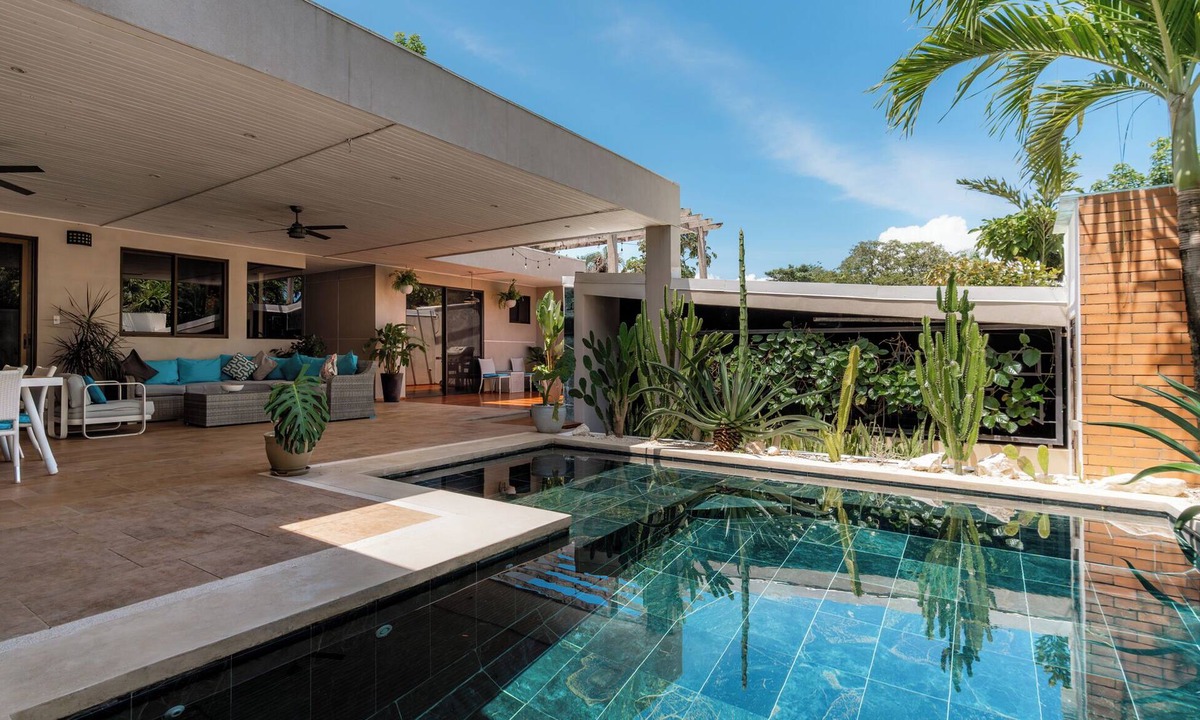 Carmen Villa | Luxury Villa Ayola Steps to Beach, Dining & Markets