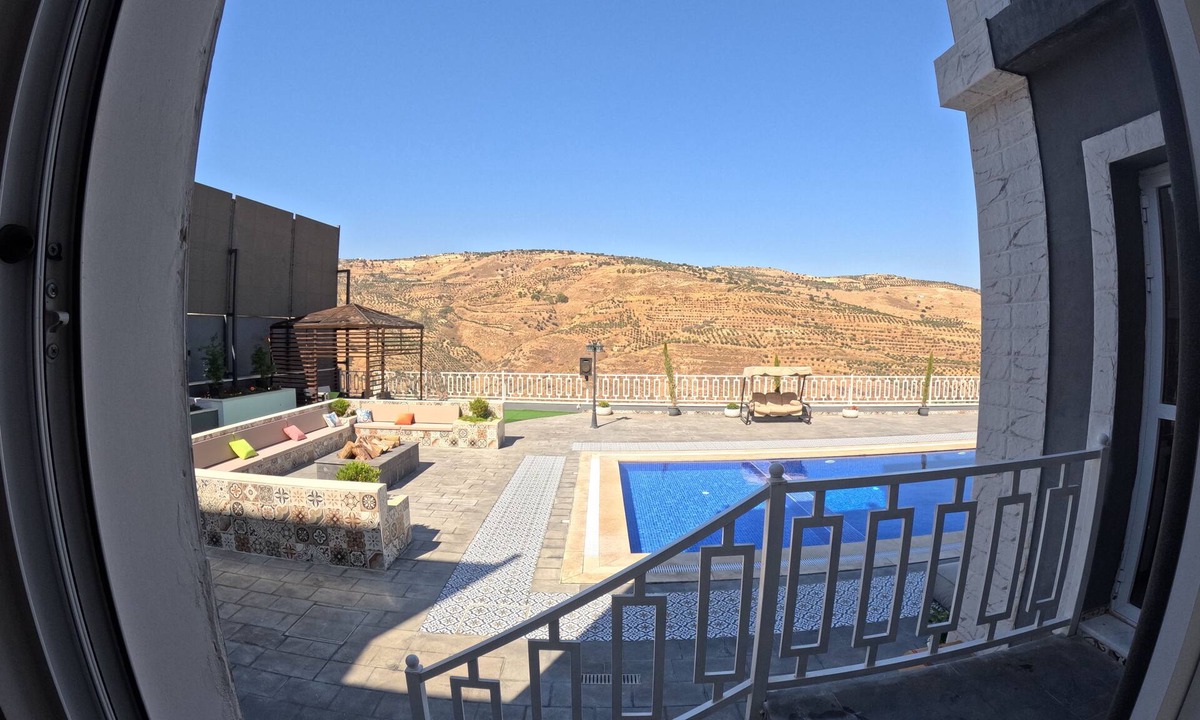 Suwailih Villa | Luxury villa with pool and amazing mountain view by Sama Petra
