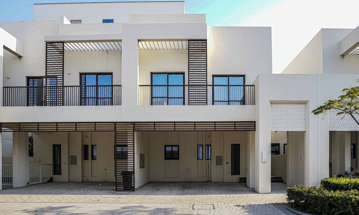 Al-Fujairah House | Luxury White Villa by the sea