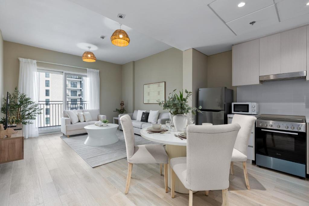 Abu Dhabi Apartment | Maison Privee - Modern Hideaway with Canal Views on Yas Island