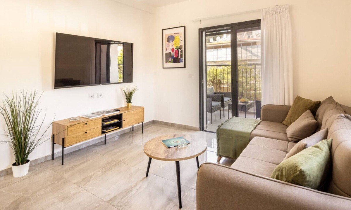 Haifa Apartment | MAMAD - Bahai Gardens Vista Apts by Sea N' Rent