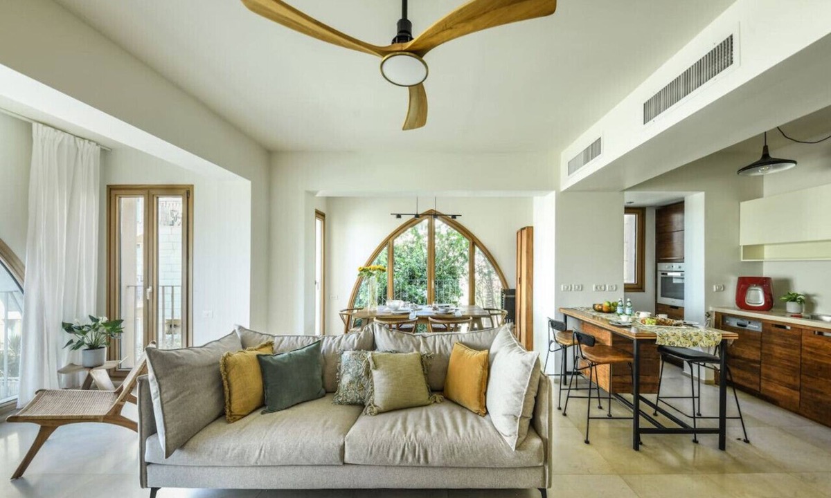 Jaffa Apartment | Mamad Breathtaking 3 BR Apt w Sea View in Central