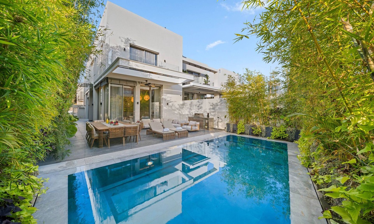 Herzliya Pituach Villa | MAMAD Exclusive New Luxury Villa with Heated Pool by FeelHome