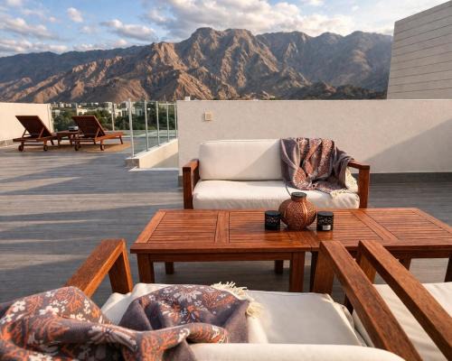 As Sifah Apartment | Manzar View - Private Rooftop Dining & Epic Views