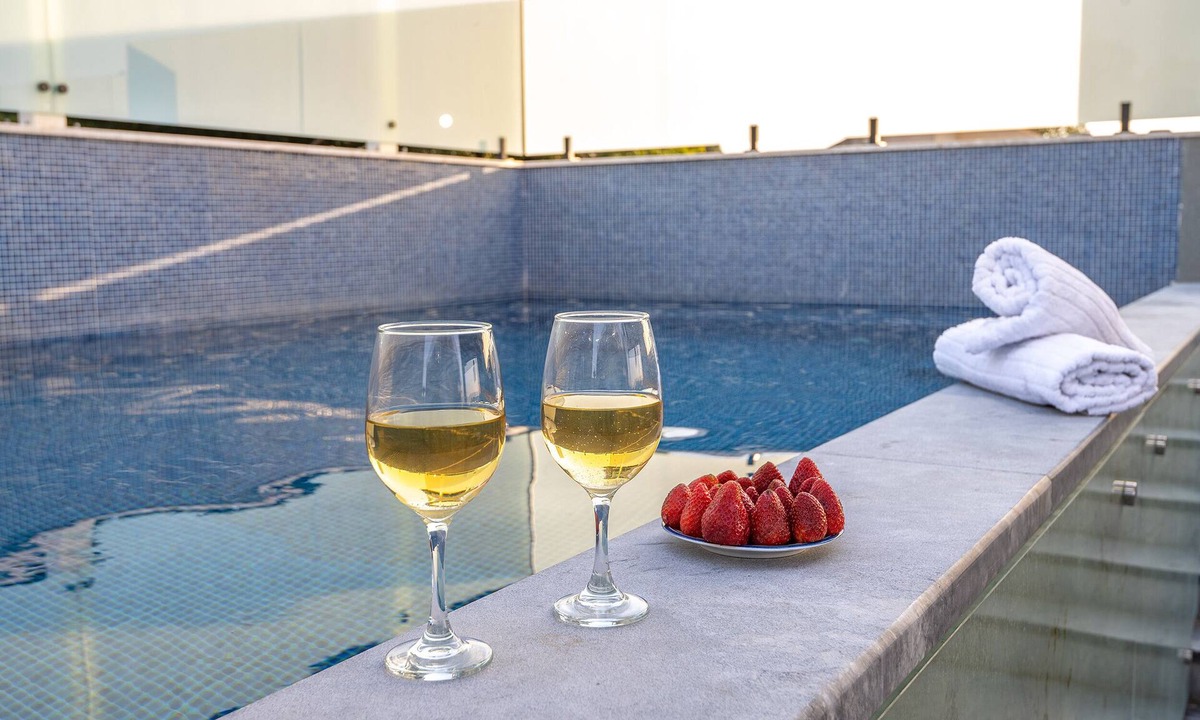 Gesher HaZiv Apartment | Margalit Luxury Suite: Heated Pool & BBQ