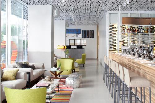 Tel Aviv Promenade Hotel | Mendeli Street Hotel By Prima Hotels - 18 years Plus