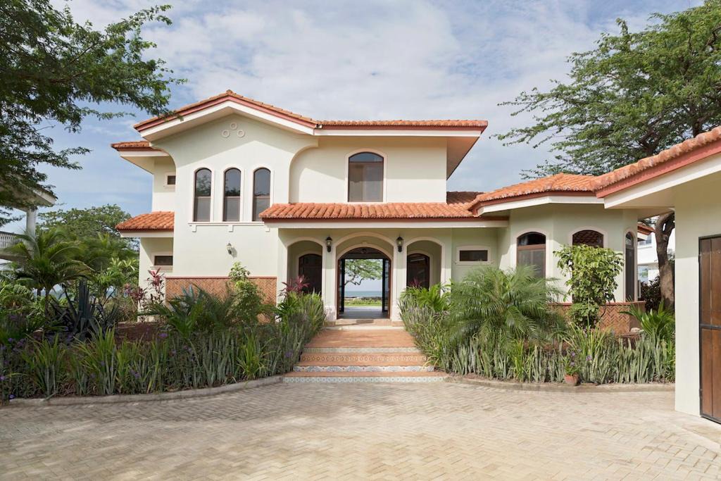 Playa Colorado House | Mi Casa Soñada (House & Studio)