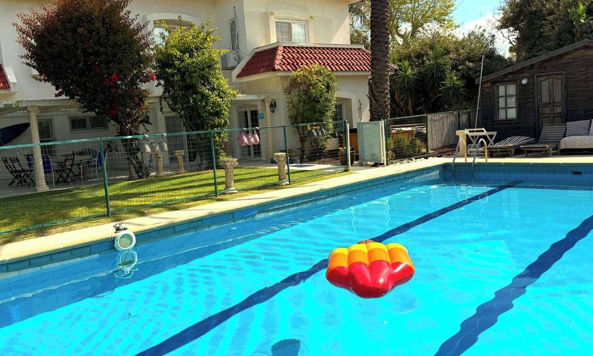 Caesarea Villa | Miklat for 6/7, Family Villa By The Sea W Jacuzzi & Pool