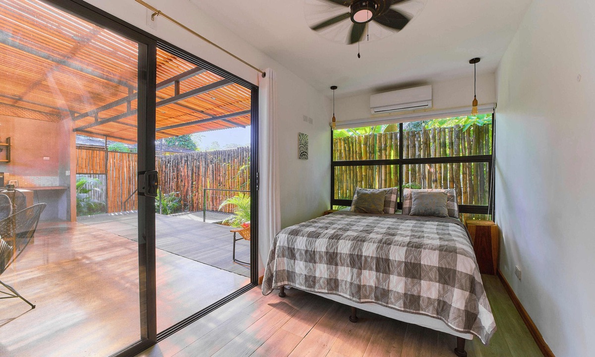 Puerto Viejo de Talamanca Villa | Modern villa w/A/C & kitchen 500m from the sea