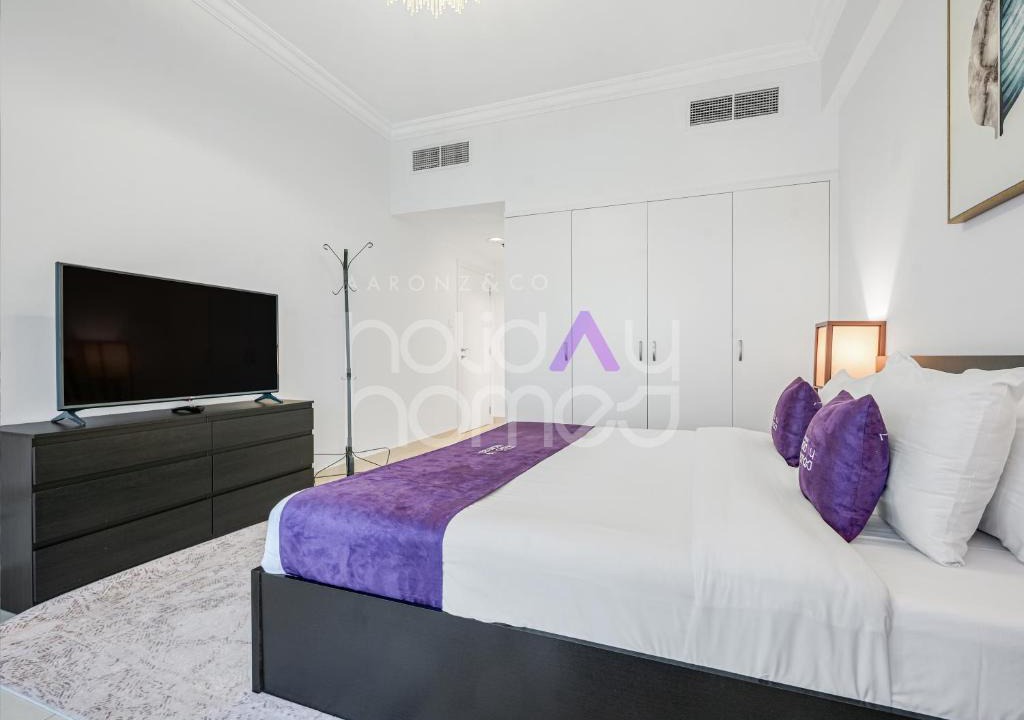Business Bay Apartment | Modern 1BR Oasis | Huge Layout | City Lights