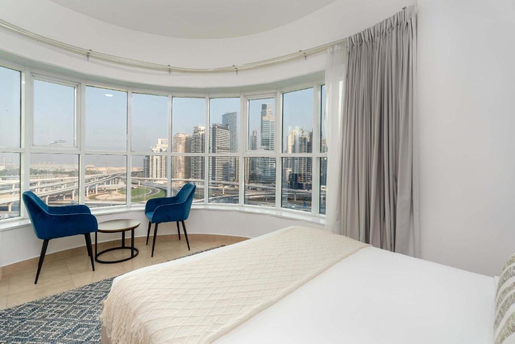 Jumeirah Lake Towers Apartment | Modern 1BR with City View - Balcony - Near Metro