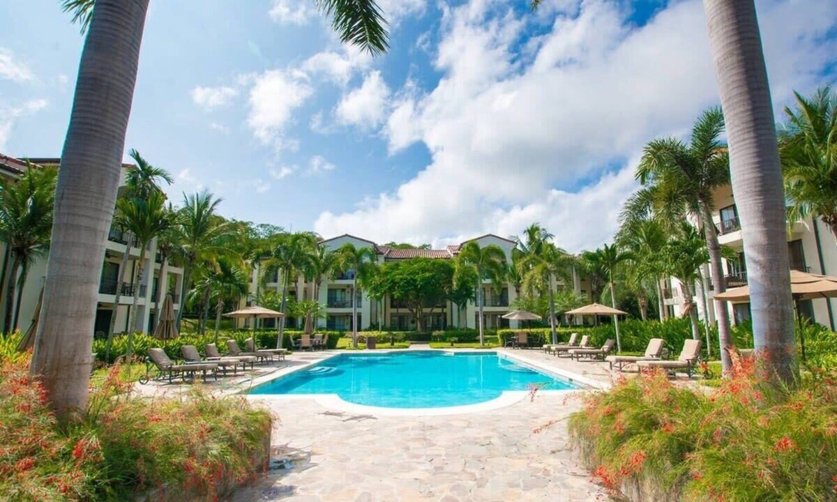 Coco Condo | Modern Condo w/Lush Garden Views & Resort-Style Amenities