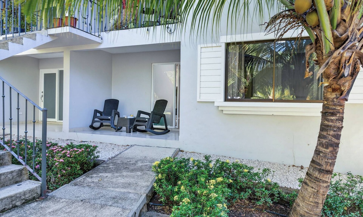 Coco Apartment | Modern Condo w/Pool in Playa Coco