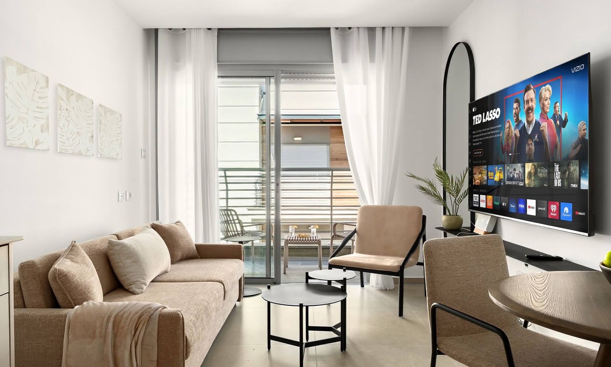Eilat Apartment | Modern Eilat Escape with Heated Pool