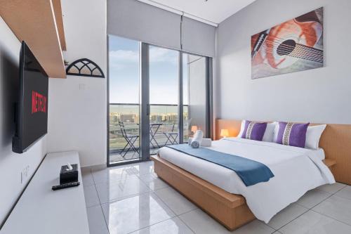 Dubai Apartment | Modern Studio with Dubailand Views