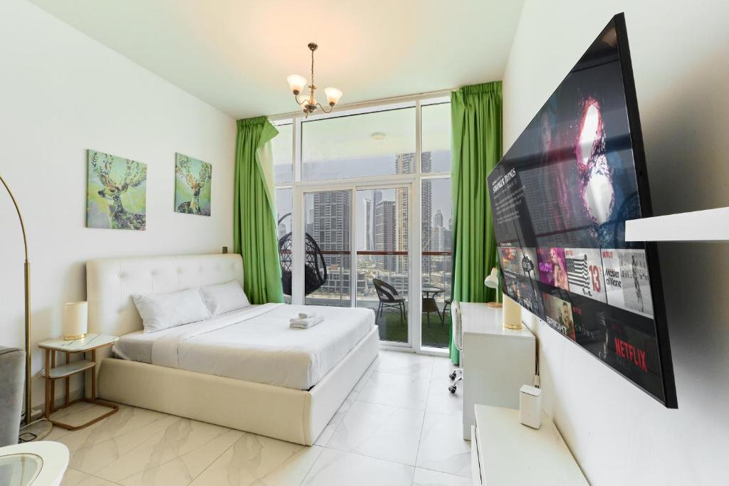 Business Bay Apartment | Modern Studio With Iconic Burj Khalifa & Canal Views