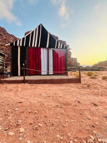 Wadi Rum Bed & Breakfast | moon city camp with sunrise