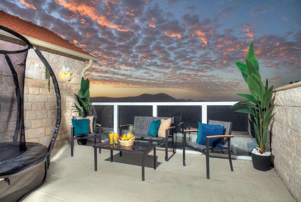 Safed Old City Apartment | Mountain Top Views -205- נופי פסגות