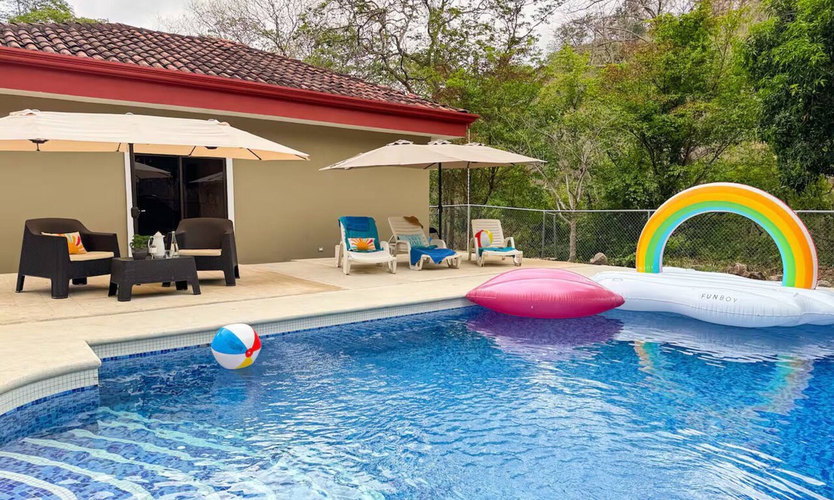 Papagayo House | Nature Oasis and minutes away from the beach.