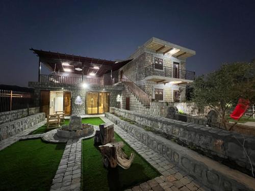 Sayq Ski Chalet | nbz chalet Jasmine stairs