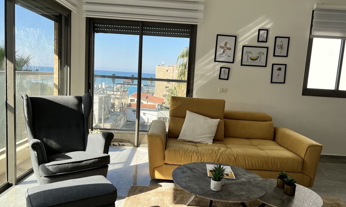 Tel Aviv Promenade Apartment | Near Beach & Market Beautiful 4 Bedroom Apartment