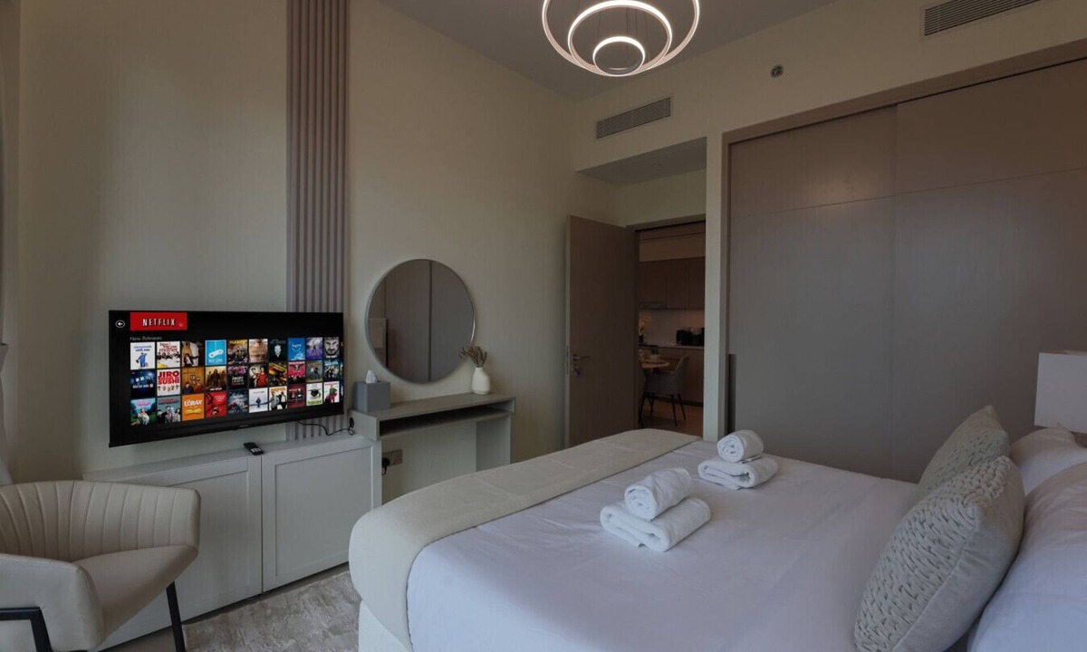 Downtown Dubai Apartment | New 1BR | Burj Khalifa Infinity Pool | Dubai Mall