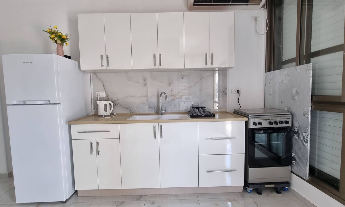 Bene Beraq Apartment | New Stylish Apartment with Balcony & Parking Close to Tel Aviv