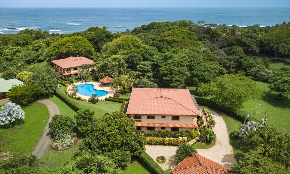 Junquillal Condo | Newley renovated 2BR condo with pool near beach - Villa Pacifico