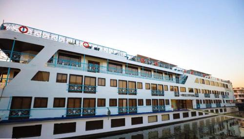 Aswan Boat Rental | Nile Cruise 2 nights 3 Days From Aswan to Luxor with tours