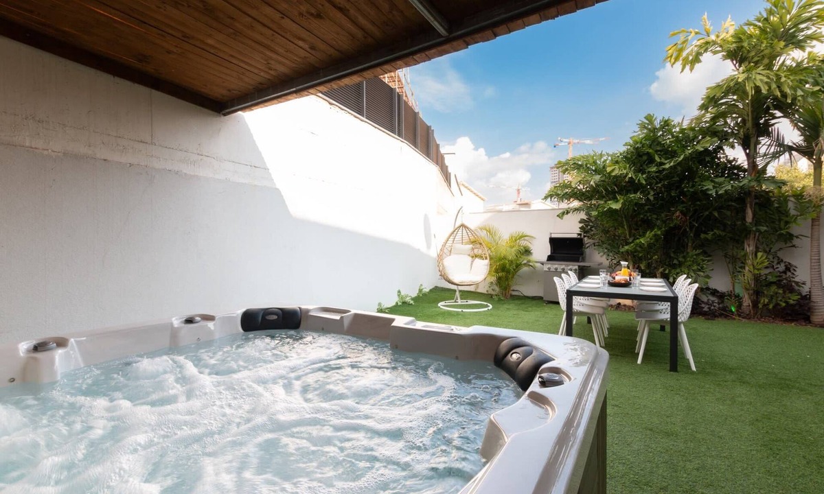 Rishon LeTsiyon House | O&O Group – Beachside Villa w/Private Jacuzzi