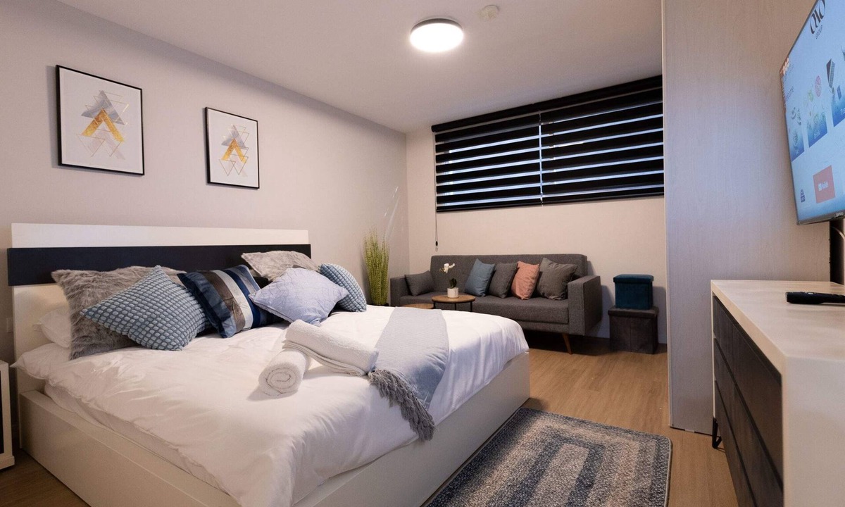 Rishon LeTsiyon Apartment | O&O Group-The SeaGate Estate Suites-BasementSuite1