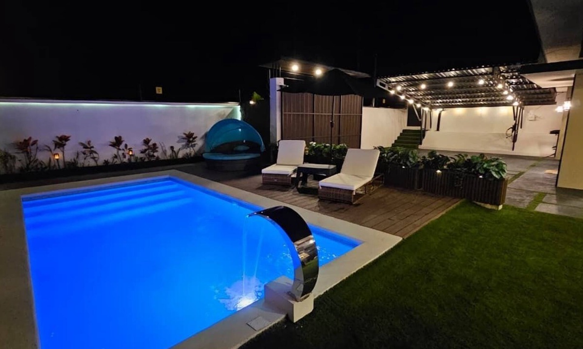 Penas Blancas House | Oasis Luxe Villa - Private Hot Tub and Swimming Pool!